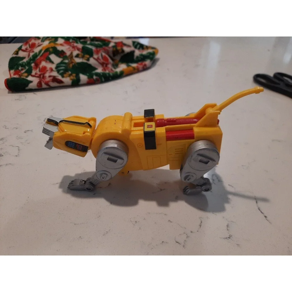 Yellow Lion Vintage Voltron Third Dimension Action Figure 1998 Trendmasters 90s